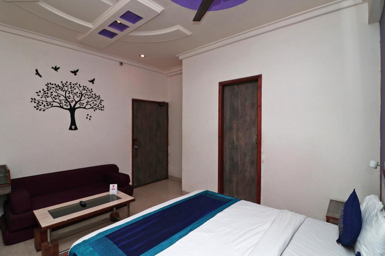 แคปิตัล โอ 12172 โฮเต็ล ทีป พรีเมียม Hotel กานปูร์ ภายนอก รูปภาพ