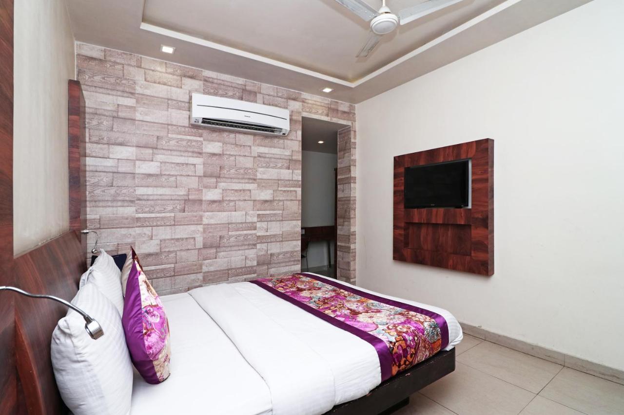 แคปิตัล โอ 12172 โฮเต็ล ทีป พรีเมียม Hotel กานปูร์ ภายนอก รูปภาพ