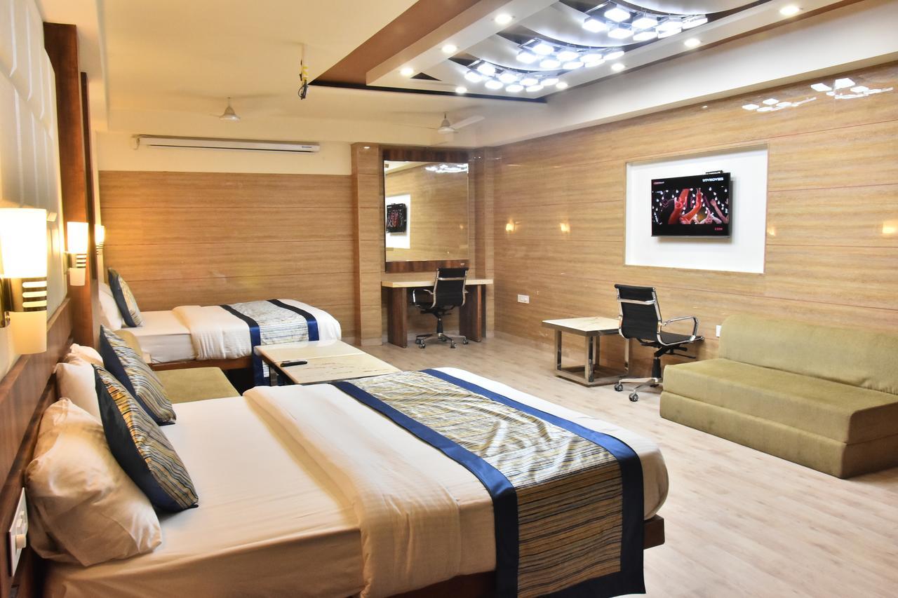 แคปิตัล โอ 12172 โฮเต็ล ทีป พรีเมียม Hotel กานปูร์ ภายนอก รูปภาพ