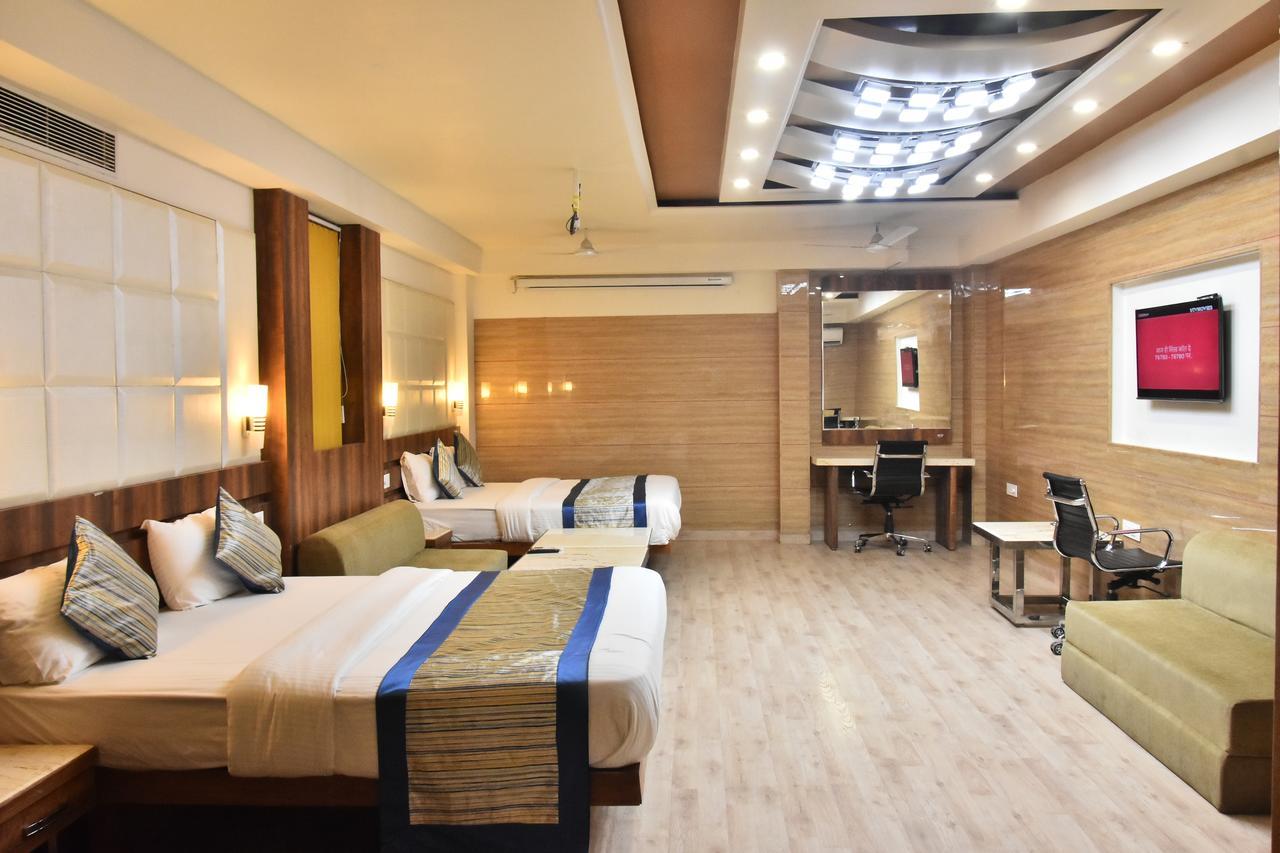แคปิตัล โอ 12172 โฮเต็ล ทีป พรีเมียม Hotel กานปูร์ ภายนอก รูปภาพ