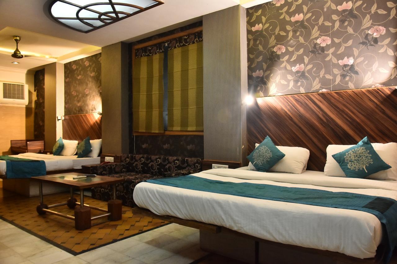 แคปิตัล โอ 12172 โฮเต็ล ทีป พรีเมียม Hotel กานปูร์ ภายนอก รูปภาพ