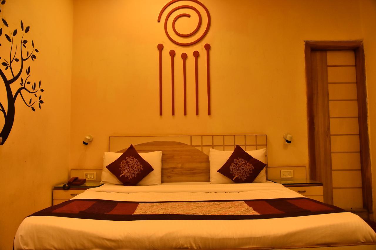 แคปิตัล โอ 12172 โฮเต็ล ทีป พรีเมียม Hotel กานปูร์ ภายนอก รูปภาพ