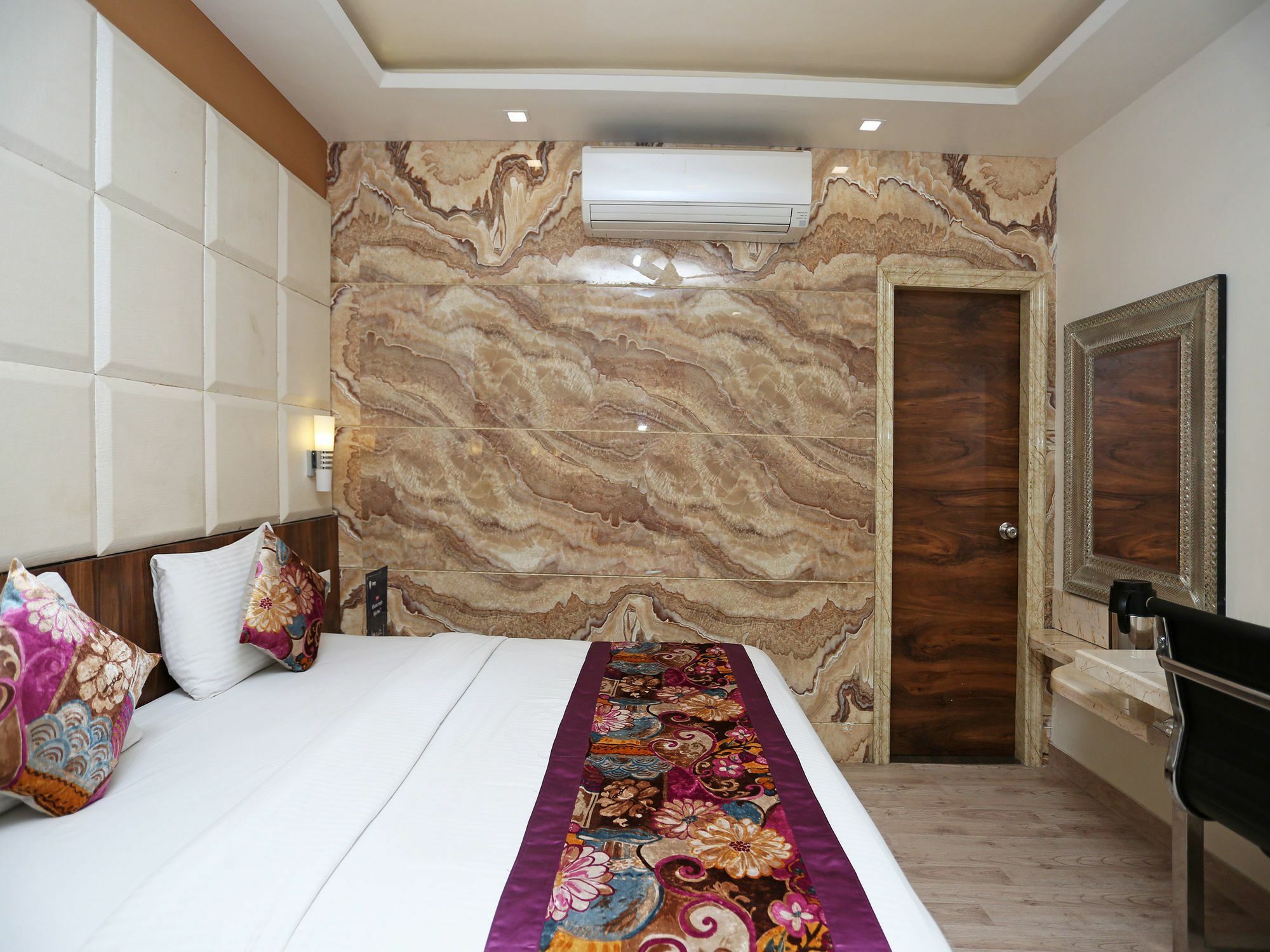 แคปิตัล โอ 12172 โฮเต็ล ทีป พรีเมียม Hotel กานปูร์ ภายนอก รูปภาพ