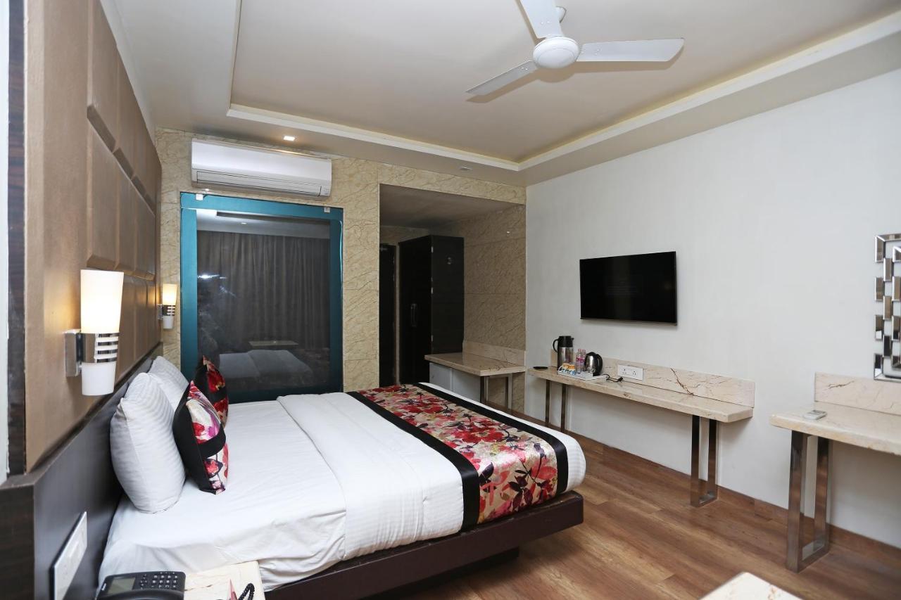 แคปิตัล โอ 12172 โฮเต็ล ทีป พรีเมียม Hotel กานปูร์ ภายนอก รูปภาพ